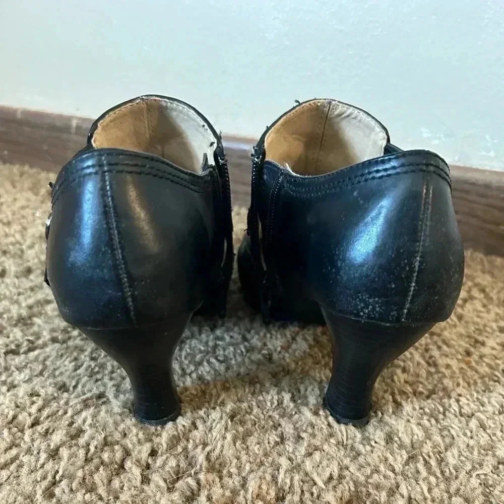 White Mountain Black Wingtip Brogue Ankle Booties Heel W36632 LADY Size 6.5 M‎